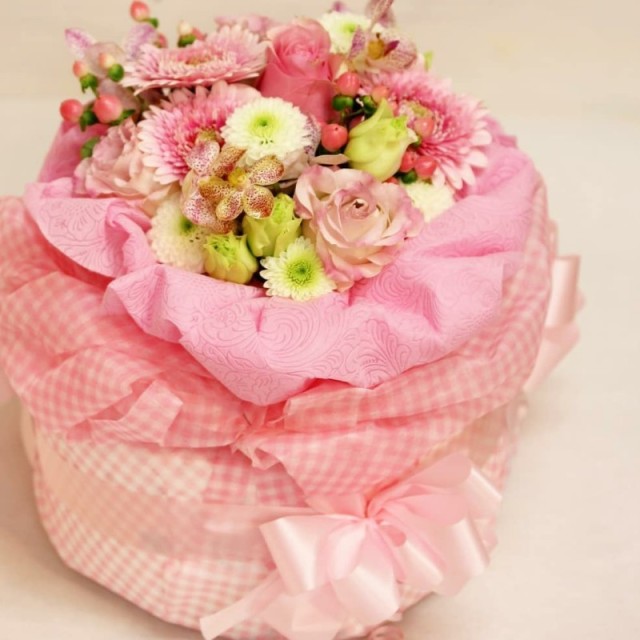 出産祝いのプレゼント お花のおむつケーキ バラの産地から全国にお届けのお花屋さん J Aime La Fleur 花や